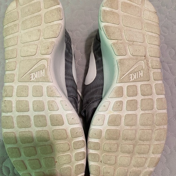 Grey and White Roshe Runs - Picture 5 of 8